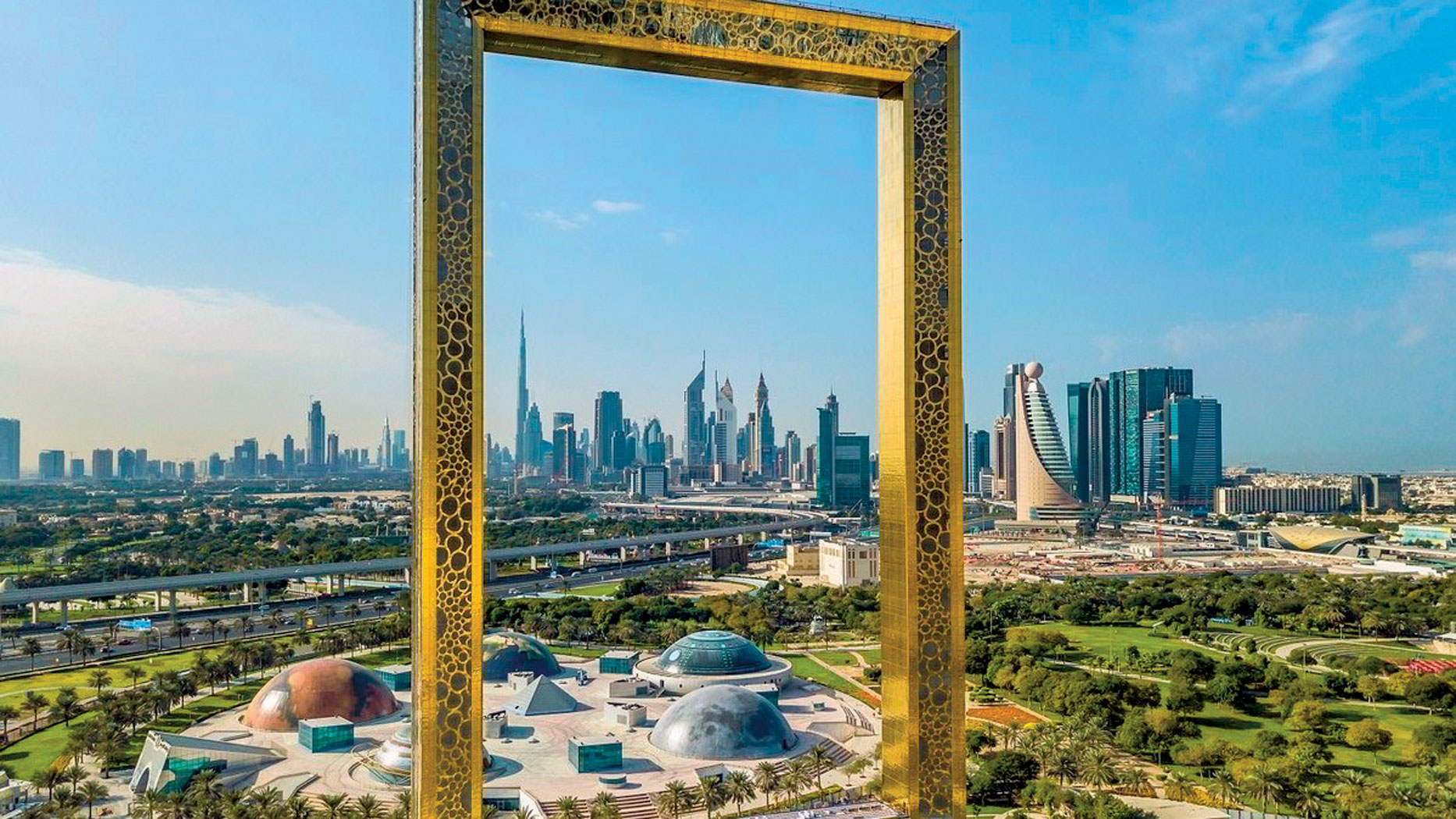 Дубай golden. Золотая арка Дубай. Дубайская рамка Дубай. Музей Золотая рамка Дубай. Дубай фрейм (Dubai frame).