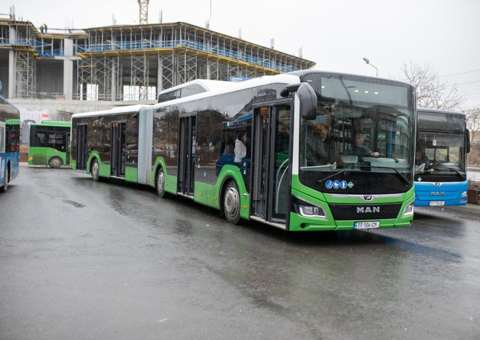 Двухсекционные 18-метровые автобусы на маршруте №302 в Тбилиси