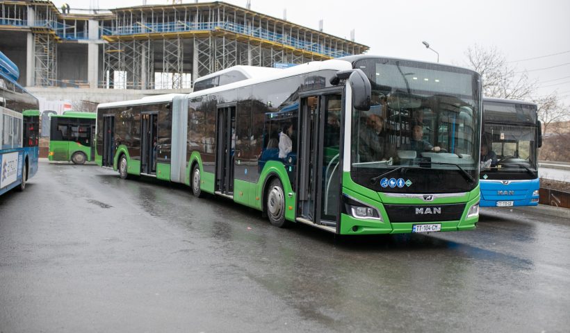 Двухсекционные 18-метровые автобусы на маршруте №302 в Тбилиси