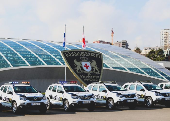 Патрульной полиции в двух регионах Грузии передали новые внедорожники