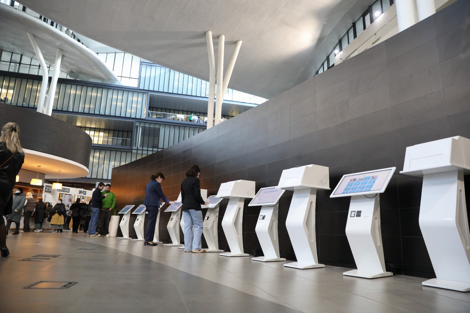 В центральном филиале Дома юстиции в Тбилиси в пилотном режиме начал работать сервис самообслуживания