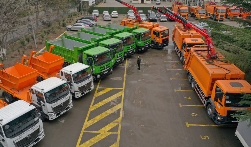 Муниципальная компания «Тбилсервис групп», которая отвечает за уборку в грузинской столице, получила 18 единиц новой спецтехники