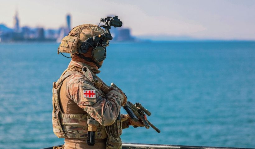 Грузинские военные отработали операцию по задержанию судна условных контрабандистов в Черном море в рамках многонациональных учений «Троянский след 24»