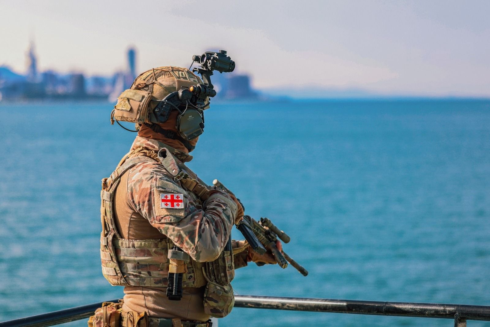 Грузинские военные отработали операцию по задержанию судна условных контрабандистов в Черном море в рамках многонациональных учений «Троянский след 24»