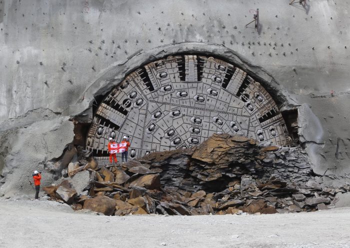 Заключительный этап прокладки 9-километрового тоннеля, который является частью автомобильной дороги Квешети-Коби, ведущей к границе с РФ